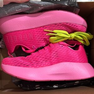 NEW, NEVER WORN no bull sneakers pink